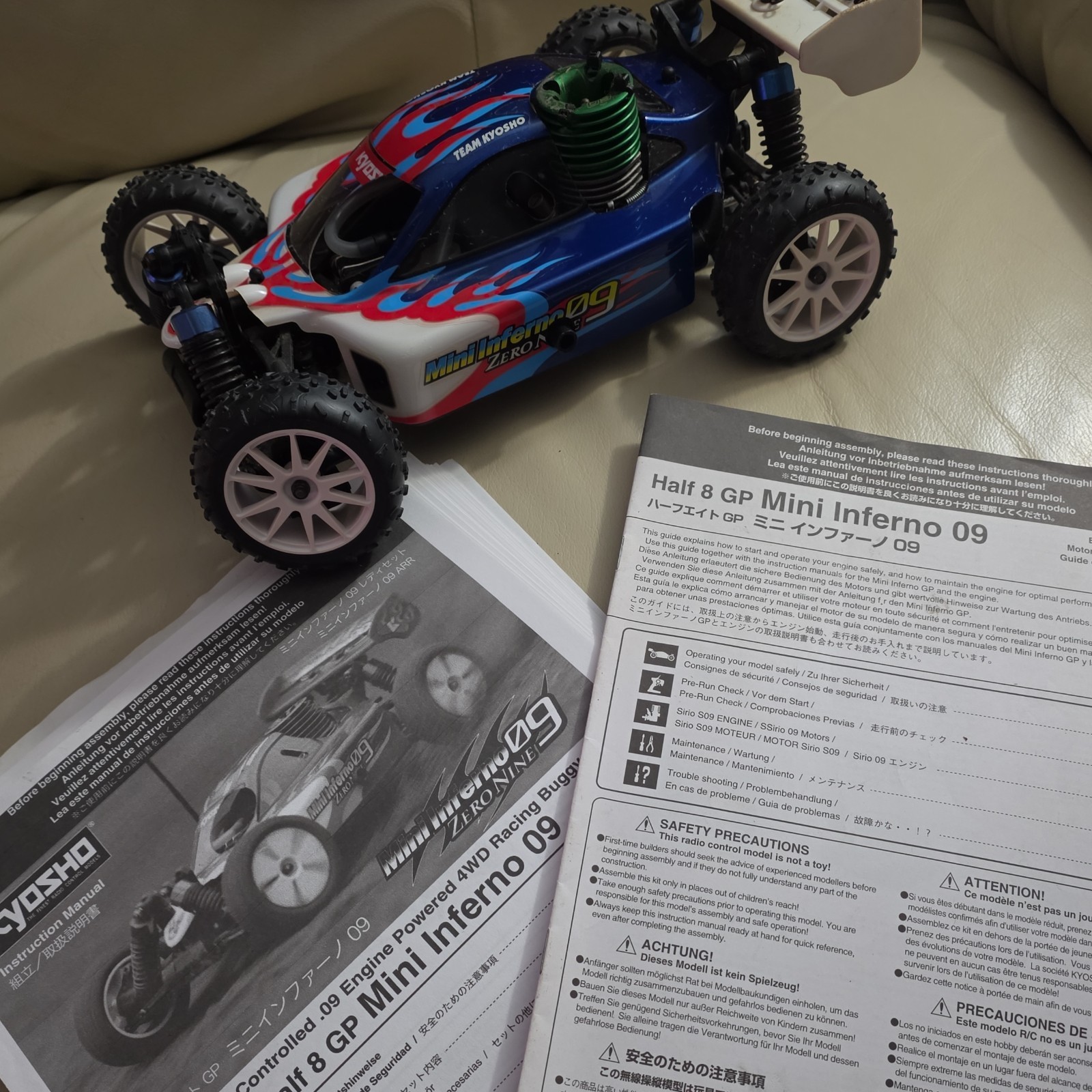 Kyosho Mini Inferno 09 1:16 4WD Nitro Hobby Grade RC Buggy Blue/White/Red Kyosho Mini Inferno 09 1:16 4WD Nitro Hobby Grade RC Buggy Blue/White/Red