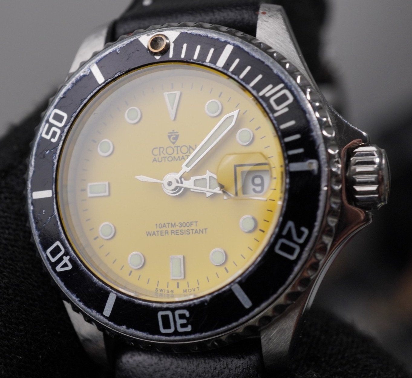 croton Swiss automatic yellow face watch ETA-2671 28mm 100m sapphire -1 sec