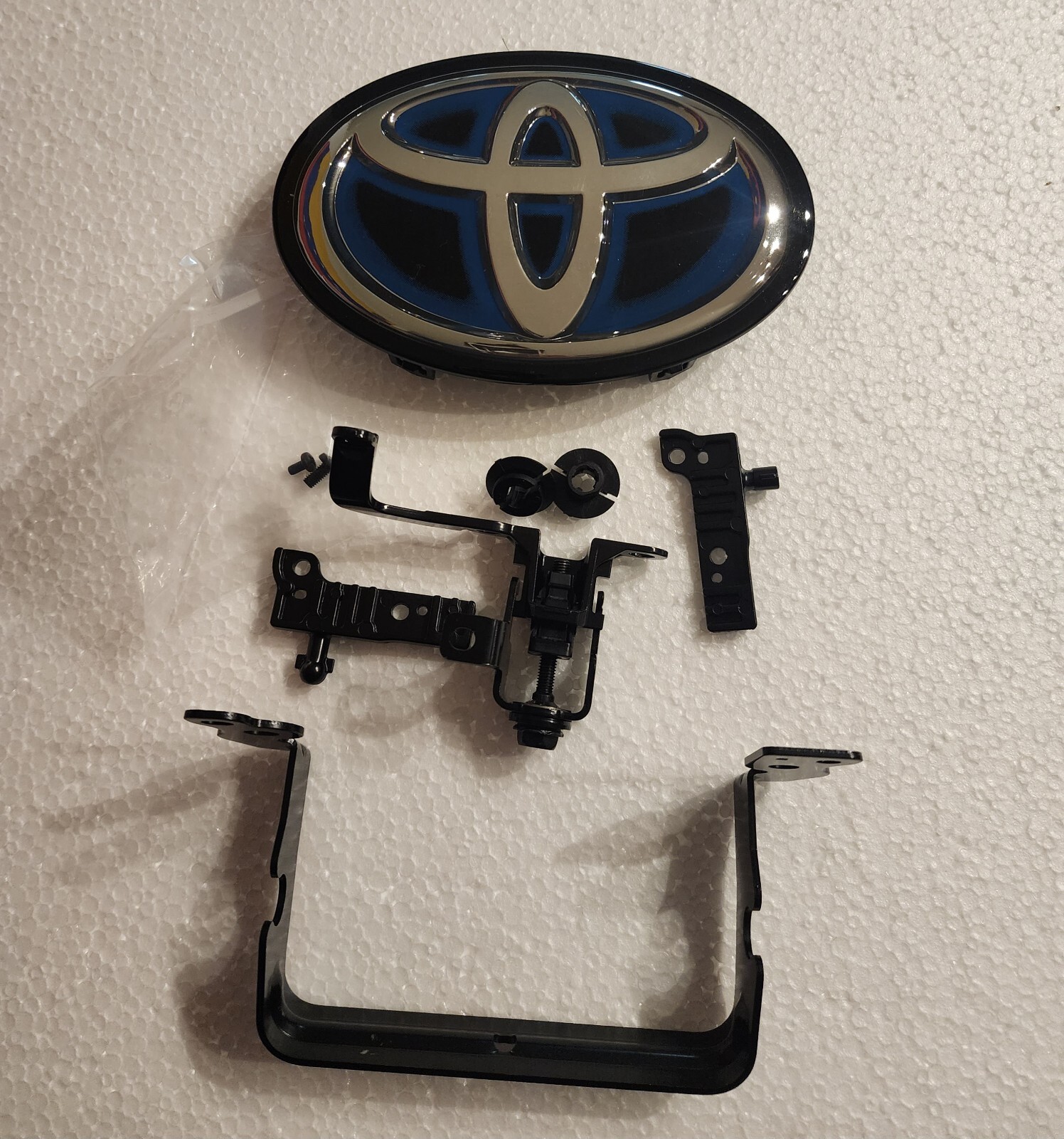 2017 2018 2019 Toyota Highlander Hybrid Emblem Grille + Radar Cruise Bracket