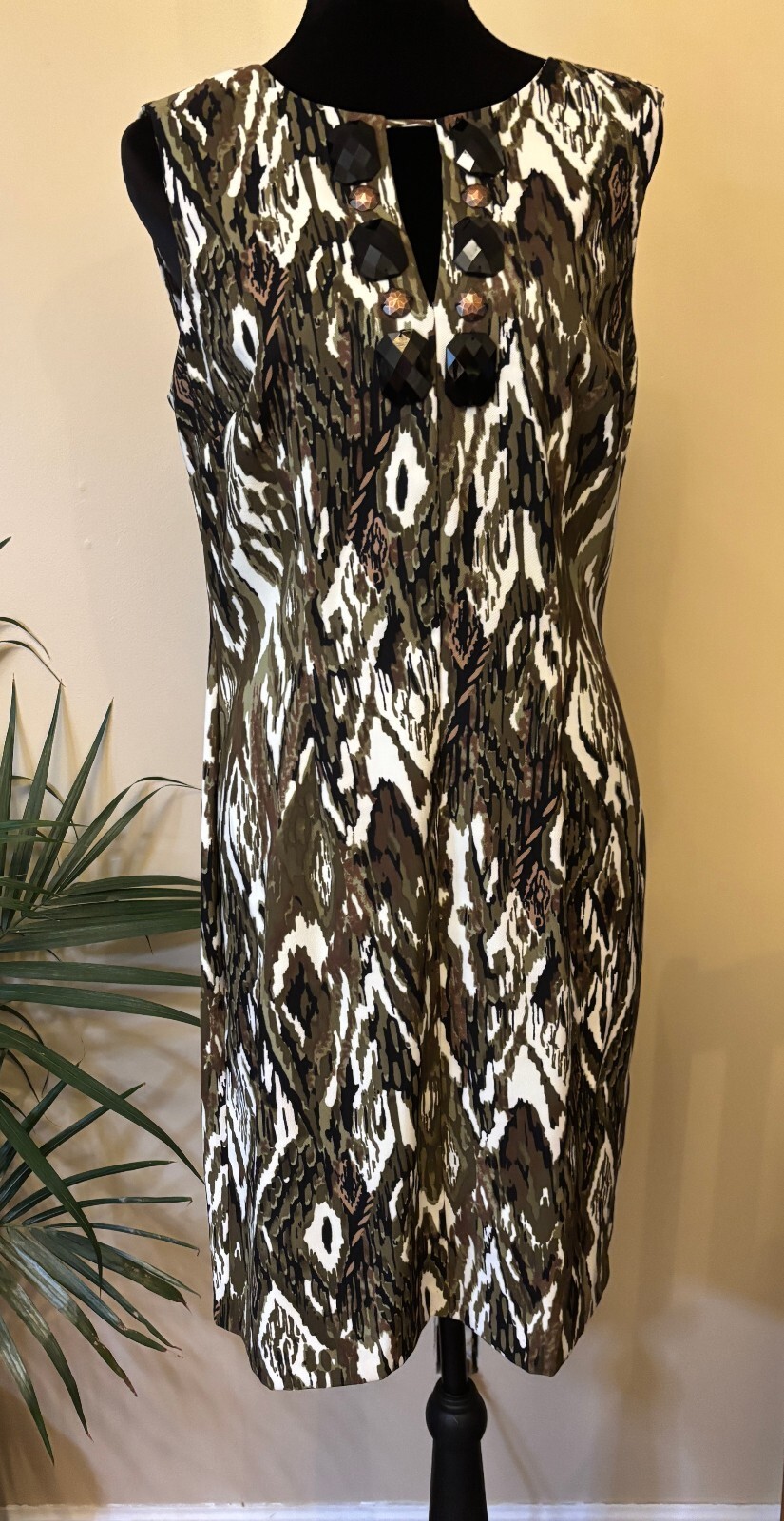 Connected Apparel Geometric Alligator Pencil Front Bead Embellishments Size 8 Connected Apparel Geometric Alligator Pencil Front Bead Embellishments Size 8