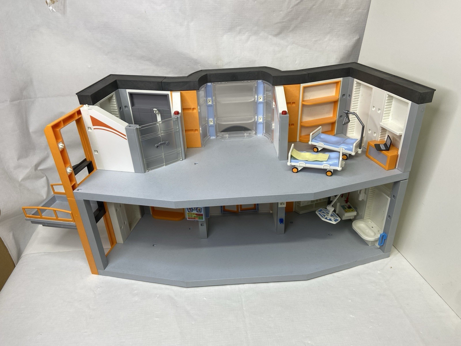 Playmobil City Life 70190 Large Hospital NEAR COMPLETE Discontinued Set