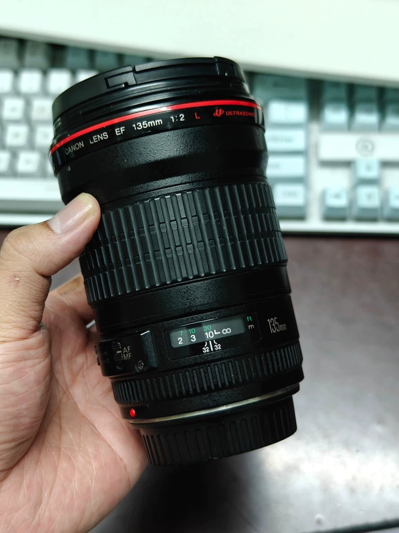 Canon EF 135mm f/2 L USM Telephoto Prime Lens for Full Frame Canon EF Mount Canon EF 135mm f/2 L USM Telephoto Prime Lens for Full Frame Canon EF Mount