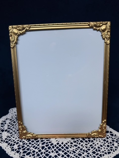 VINTAGE ETCHED BRASS 8 X 10” PHOTO PICTURE FRAME -MCM GOLD 8X10 METAL FRAME VINTAGE ETCHED BRASS 8 X 10” PHOTO PICTURE FRAME -MCM GOLD 8X10 METAL FRAME