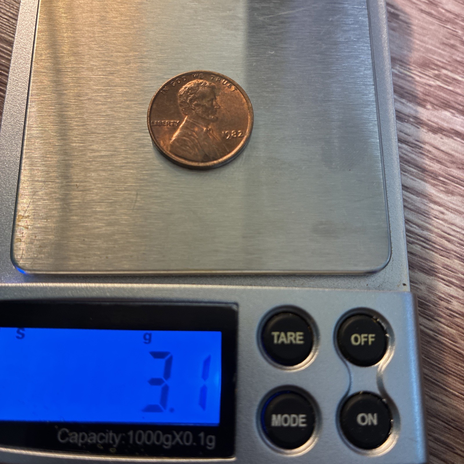 Rare 1982 Lincoln Cent Bronze Small Date No Mint Mark 3.1 grams 95% copper Rare 1982 Lincoln Cent Bronze Small Date No Mint Mark 3.1 grams 95% copper