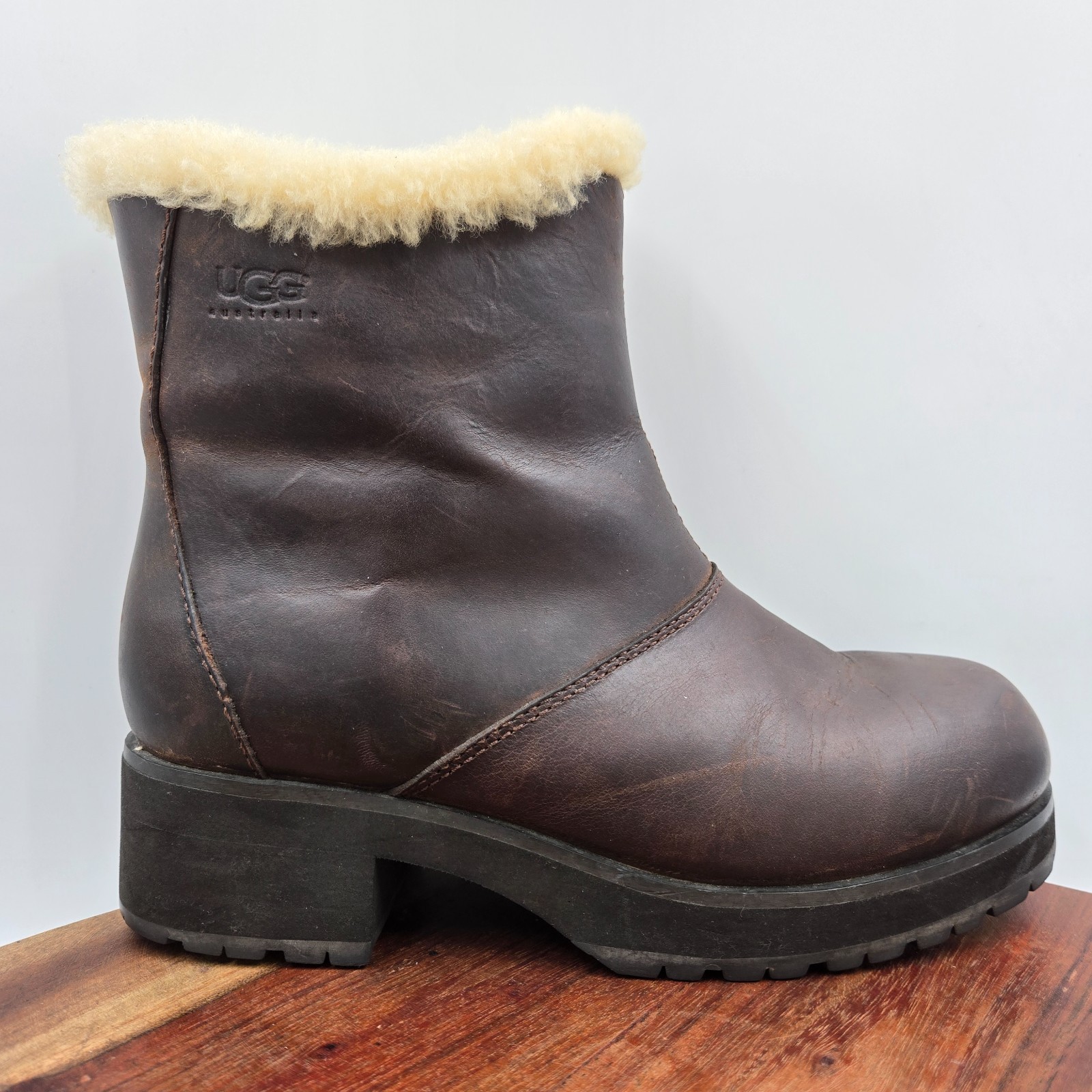 UGG Vtg Y2K Boots Women\'s 9 Brown Leather Shearling Lined Clog Chunky Heel 5330 UGG Vtg Y2K Boots Women\'s 9 Brown Leather Shearling Lined Clog Chunky Heel 5330