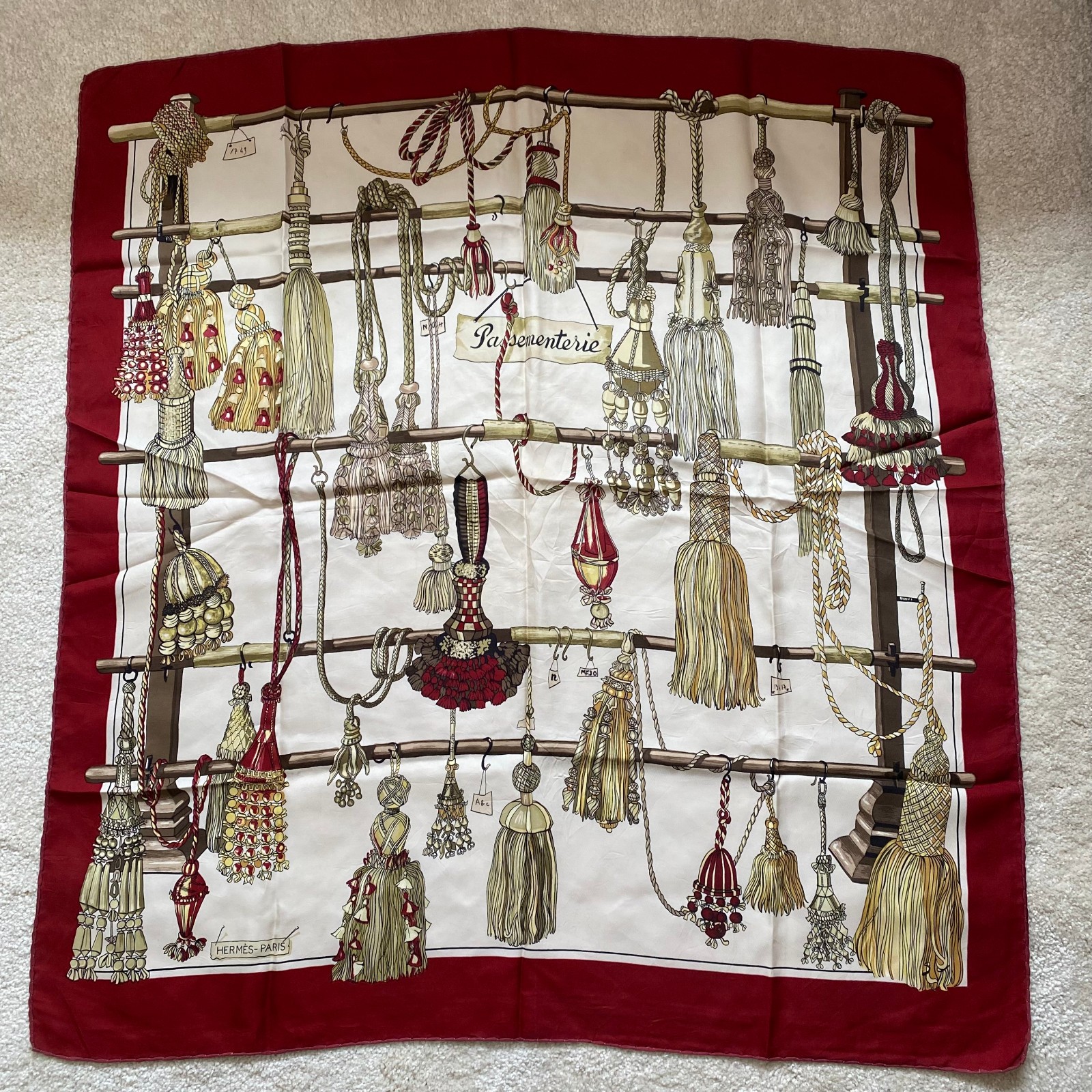Rare VTG HERMÈS Carre  90 x 90 Square 100% Silk Scarf For Women 