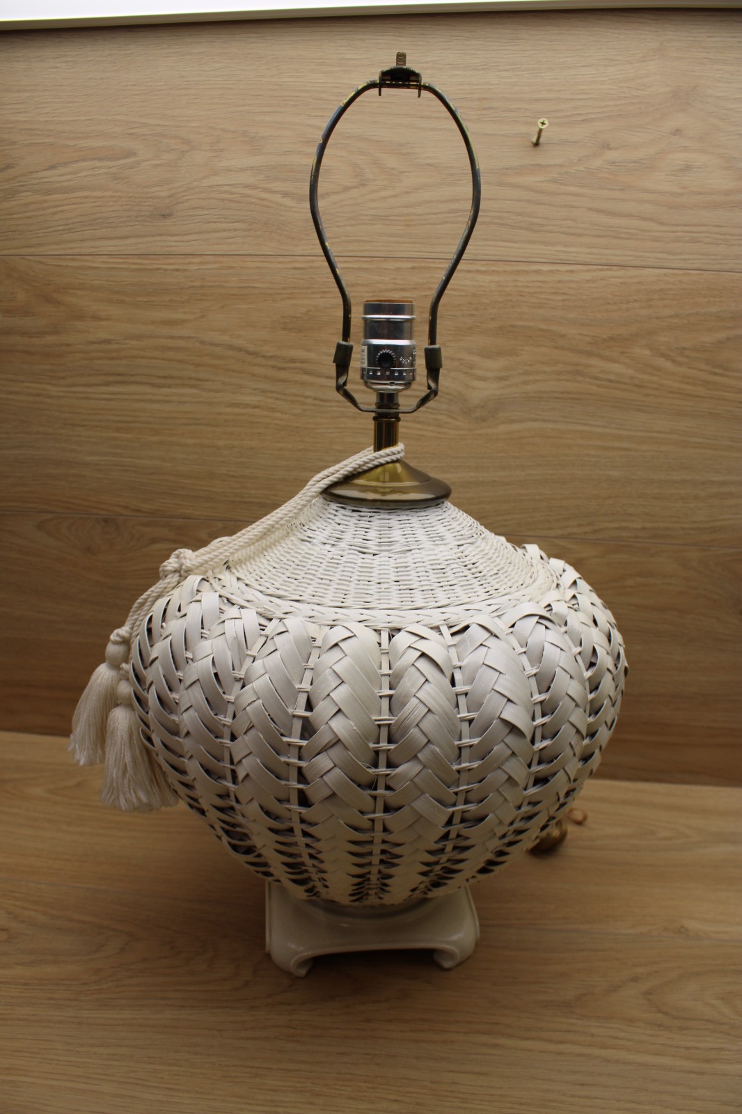 Vintage White Woven Wicker Rattan Basket Table Lamp Tassel Boho Cottagecore EUC