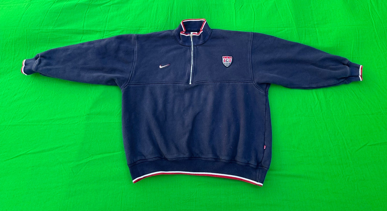 Vintage RARE Nike USA National Soccer Team Men\'s Pull Over Sweatshirt Size L.