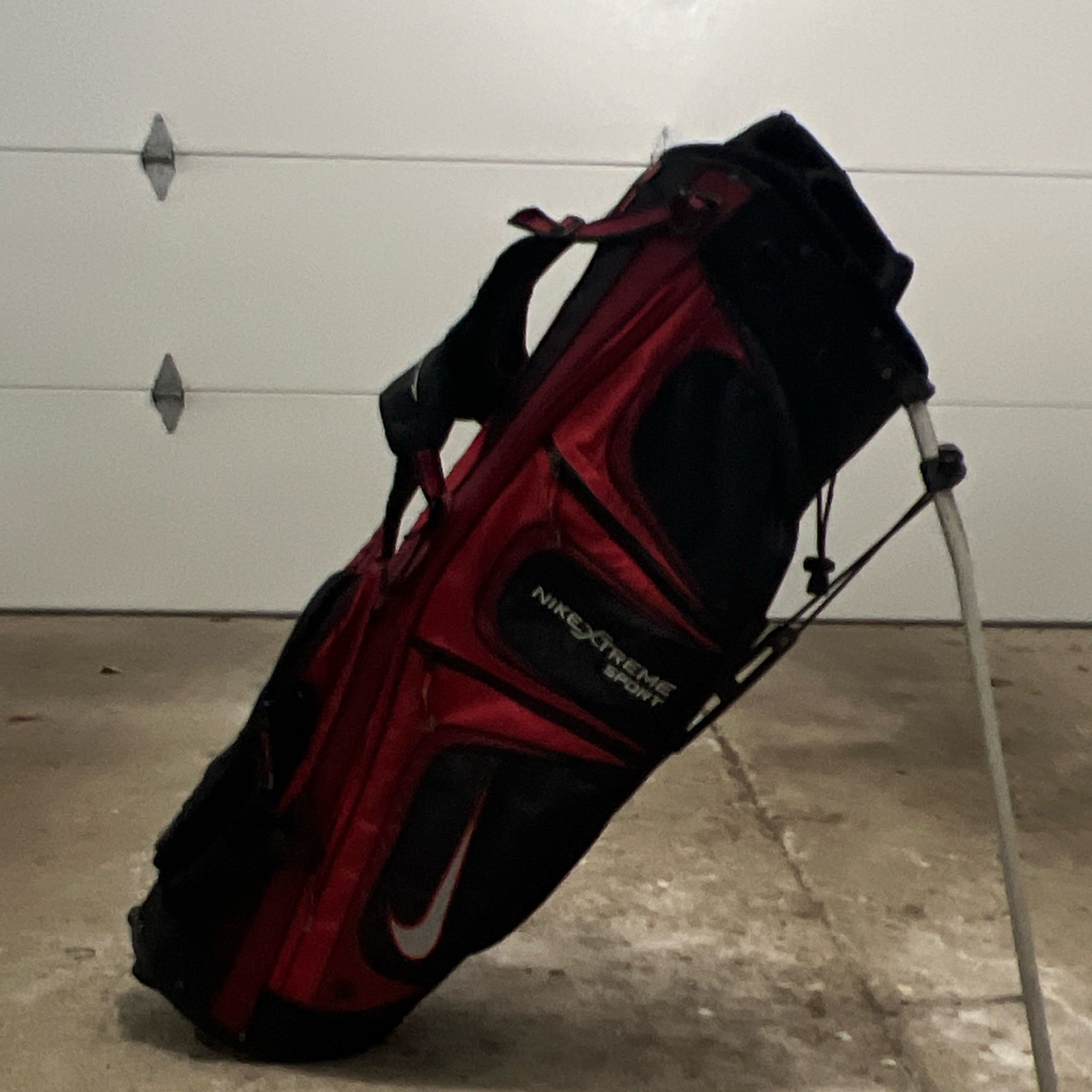 Nike Extreme Sport Stand Golf Bag 14-Way Divider Dual Strap Red/Black Nylon Nike Extreme Sport Stand Golf Bag 14-Way Divider Dual Strap Red/Black Nylon
