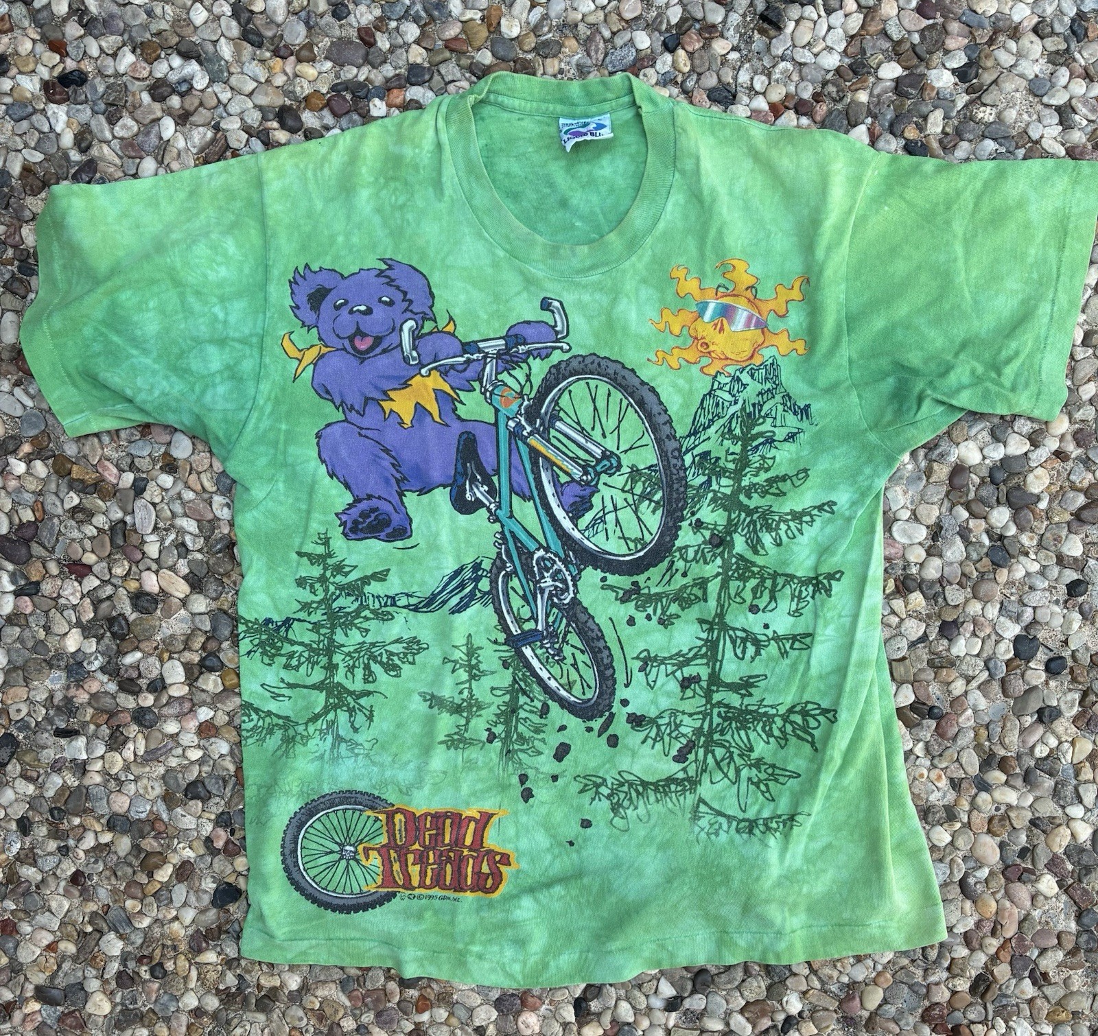 Vintage 1995 Liquid Blue Grateful Dead, Dead Treads T-Shirt Size large