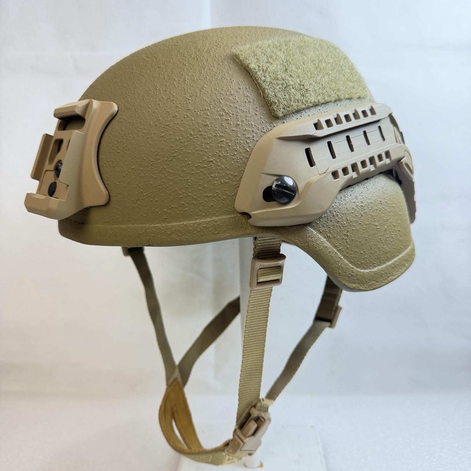 Medium Coyote Brown ACH Ballistic Military Advanced Combat Helmet MICH USMC Army Medium Coyote Brown ACH Ballistic Military Advanced Combat Helmet MICH USMC Army