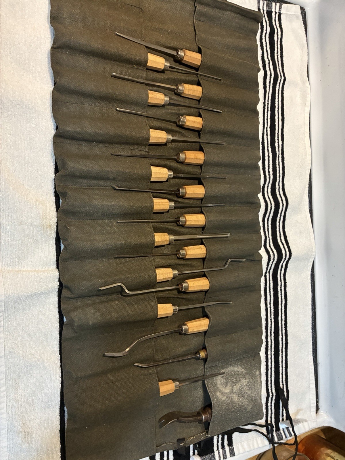 Vintage 17pc Woodcarvers Supply Chisel Set  Octagonal Wood handles & Canvas Roll