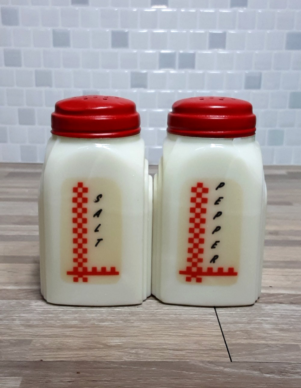 1930\'s McKee Roman Arch Custard Yellow Glass Shakers 2Set w Red Checkered Decals