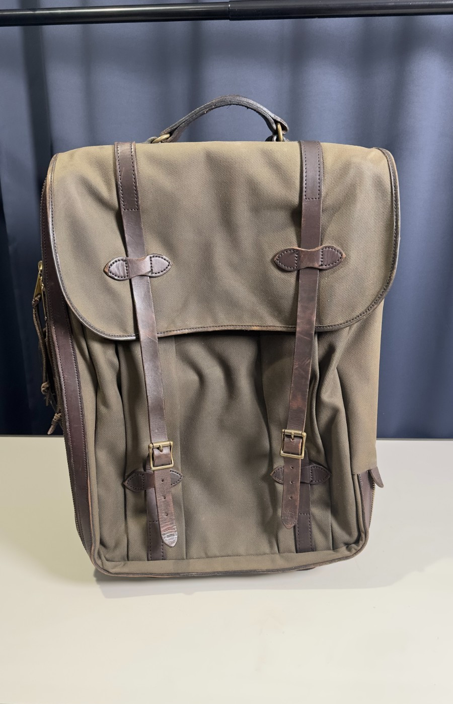Filson Rugged Twill Otter Green Vintage Discontinued MIUSA Medium Check in Bag Filson Rugged Twill Otter Green Vintage Discontinued MIUSA Medium Check in Bag
