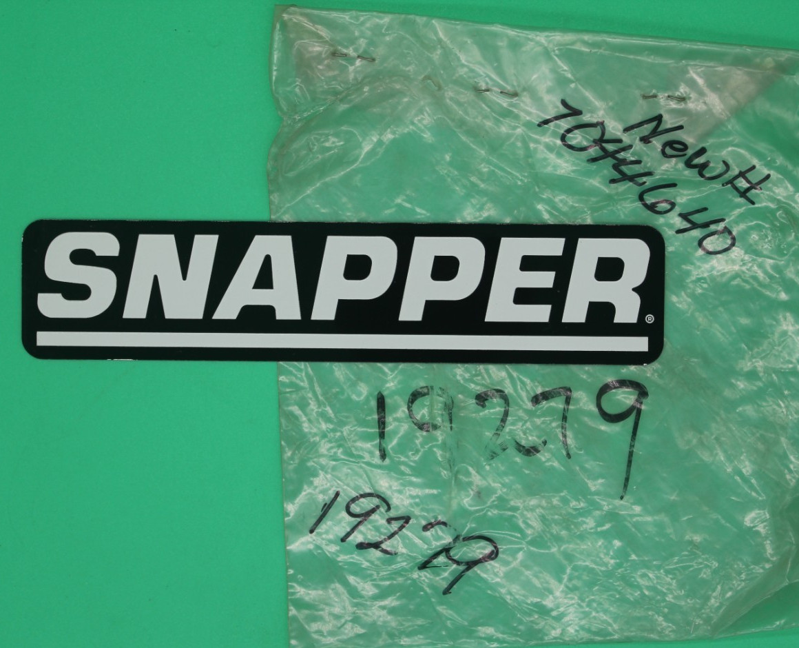 NLA NOS Briggs & Stratton Snapper 19279 444640 7044640 Snapper Decal NLA NOS Briggs & Stratton Snapper 19279 444640 7044640 Snapper Decal