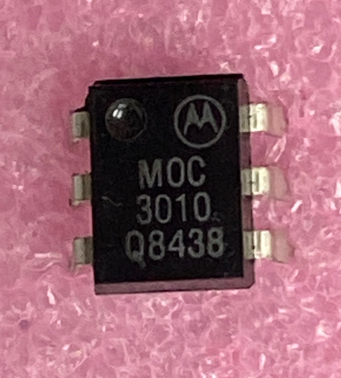 Motorola MOC3010 optocoupler zero-cross triac driver output Integrated Circuit