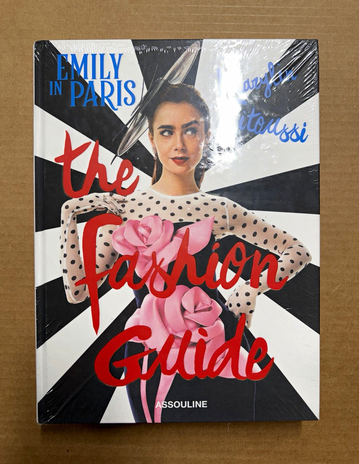 SEALED-Assouline Emily in Paris: The Fashion Guide Book, English - fitoussi