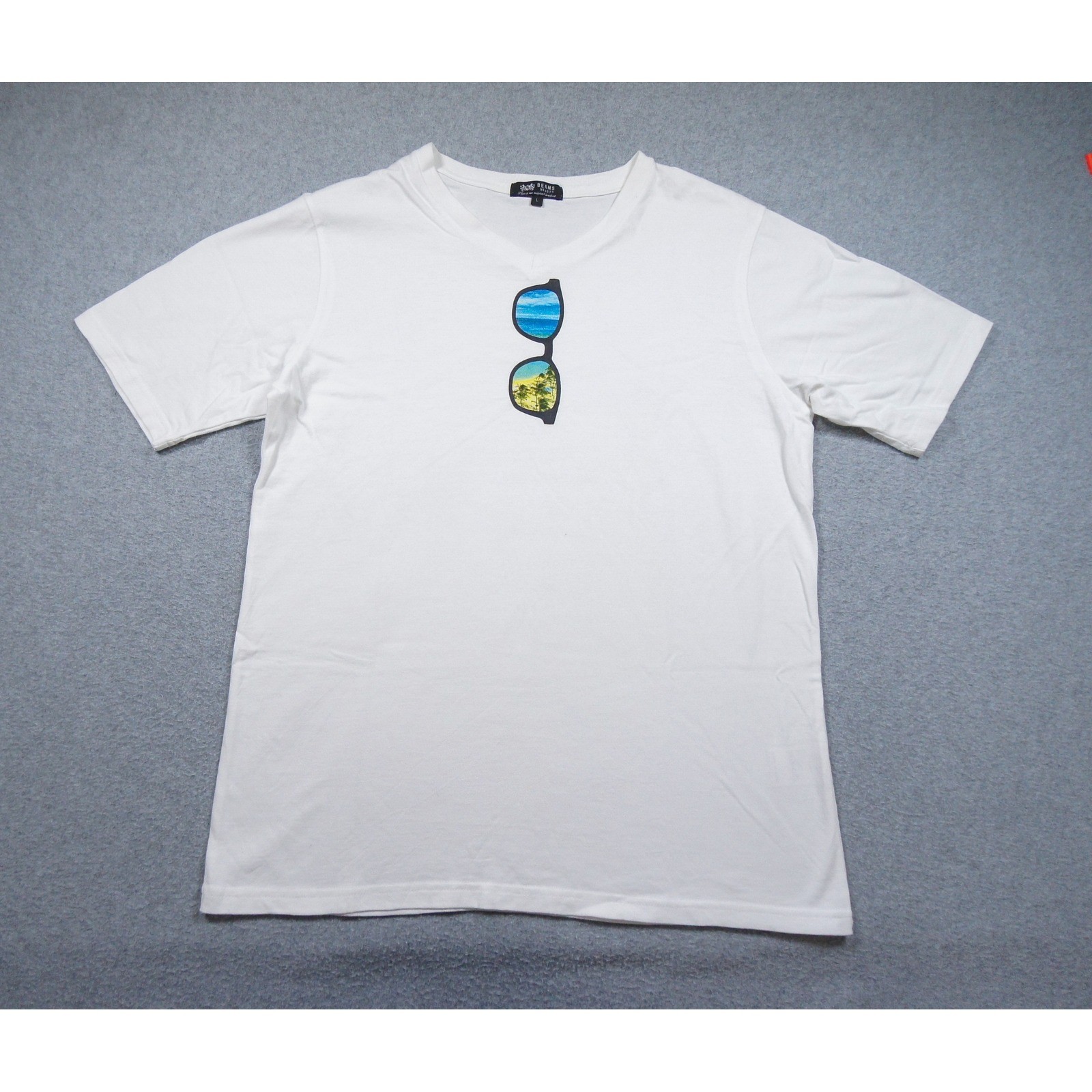 Beams Heart Shirt Mens Large White V-Neck Sunglasses Beach Japan Streetwear Tee Beams Heart Shirt Mens Large White V-Neck Sunglasses Beach Japan Streetwear Tee