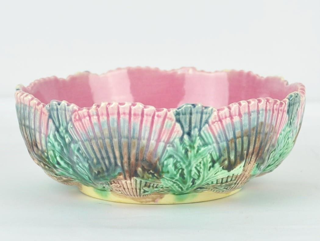 ANTIQUE c1880\'s MAJOLICA ETRUSCAN GRIFFEN, SMITH & HILL SHELL & SEAWEED BOWL 7.5