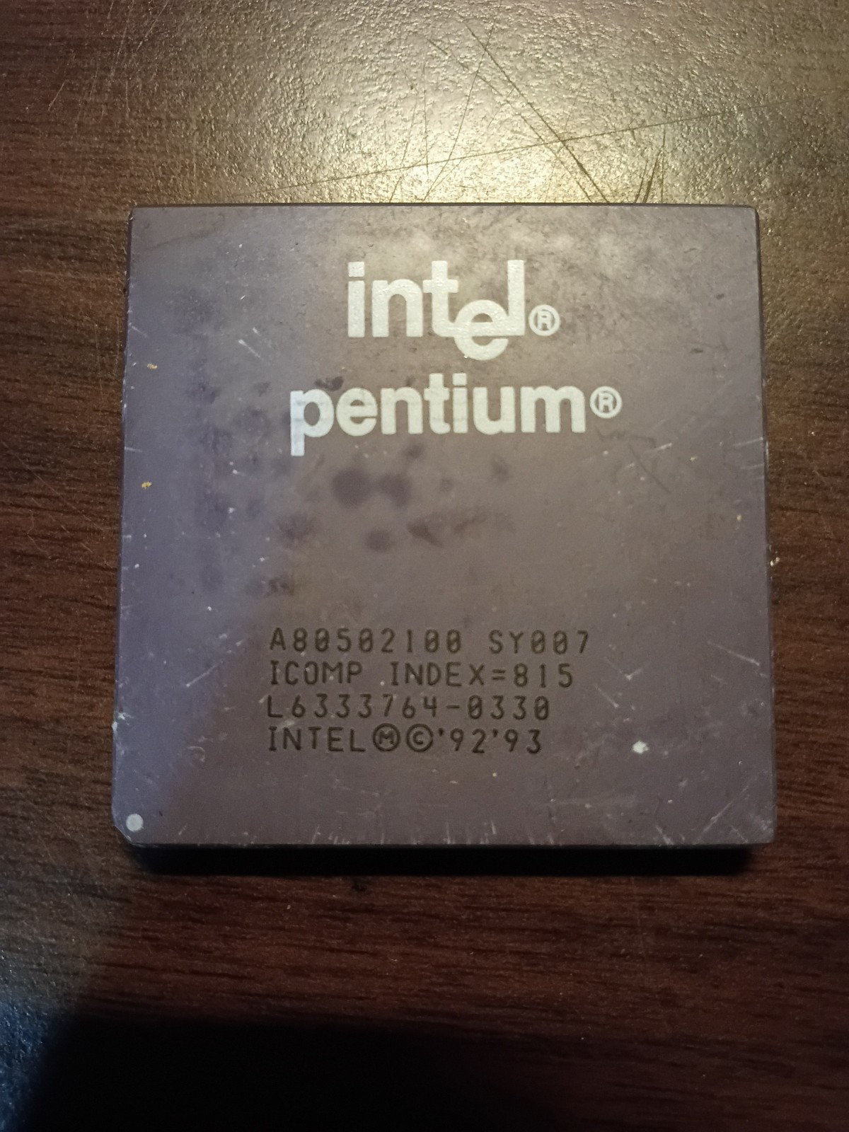 Vintage Intel Pentium 100 Ceramic Gold Pin Socket 7 CPU A80502100 SY007 Vintage Intel Pentium 100 Ceramic Gold Pin Socket 7 CPU A80502100 SY007