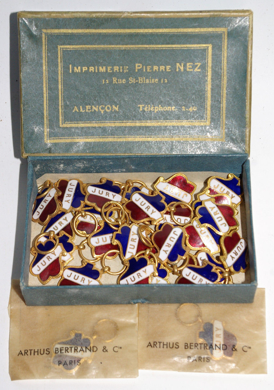 ARTHUS BERTRAND LOT 29 JURY BADGES COAT OF ARMS ENAMEL BLUE WHITE RED BOX 1930