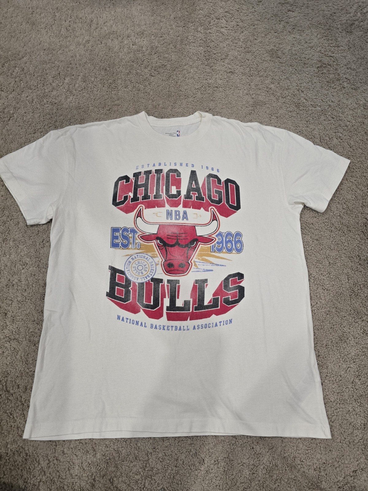 Abercrombie & Fitch Chicago Bulls NBA White Graphic T-Shirt Mens XXLT Abercrombie & Fitch Chicago Bulls NBA White Graphic T-Shirt Mens XXLT
