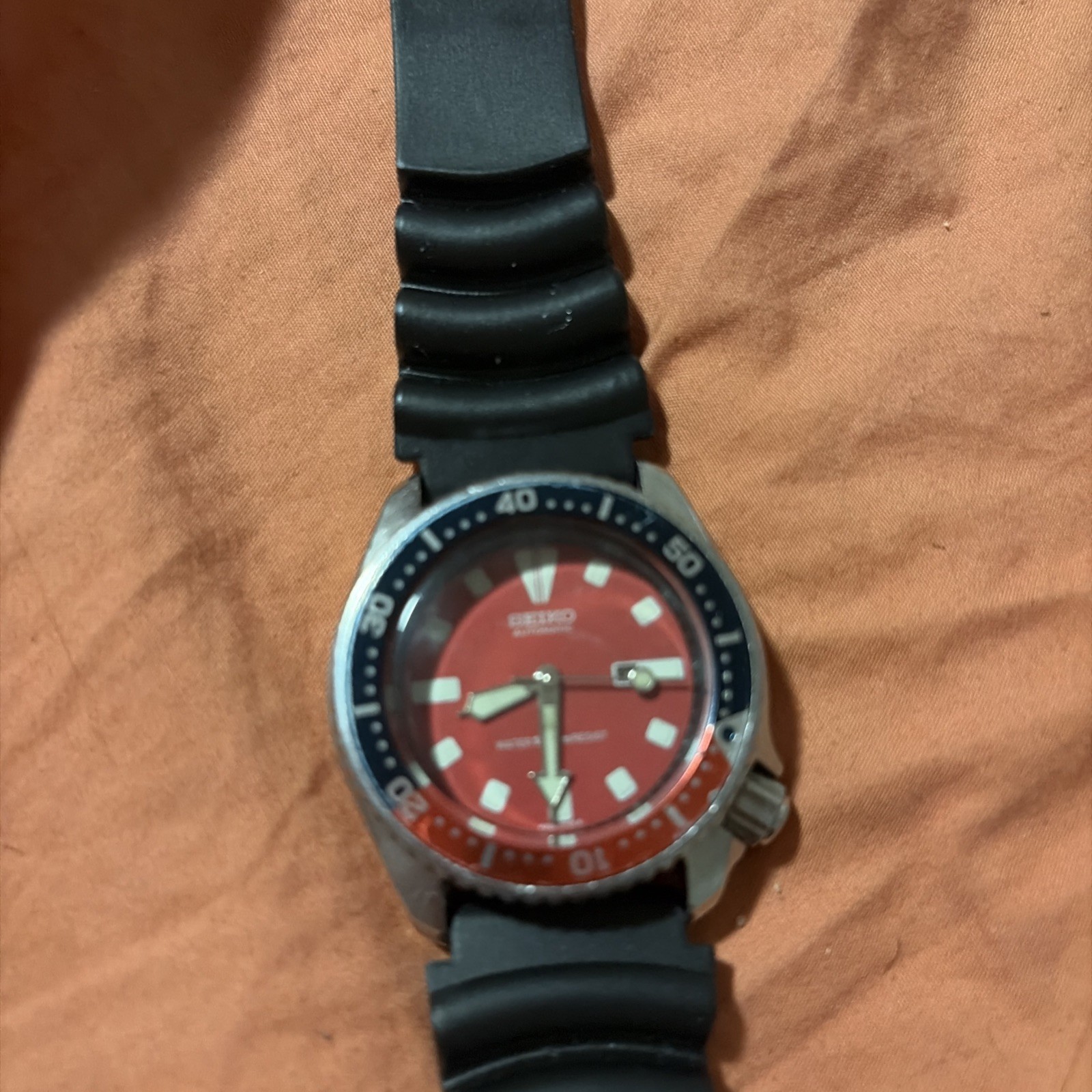 Seiko Automatic Diver Medium 150m red Dial Pepsi  Bezel Black Rubber