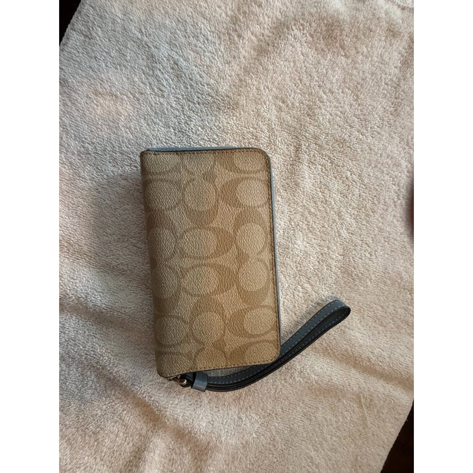 Coach Wristlet – Brown/Tan Signature C – Baby Blue Interior – Great Condition Coach Wristlet – Brown/Tan Signature C – Baby Blue Interior – Great Condition