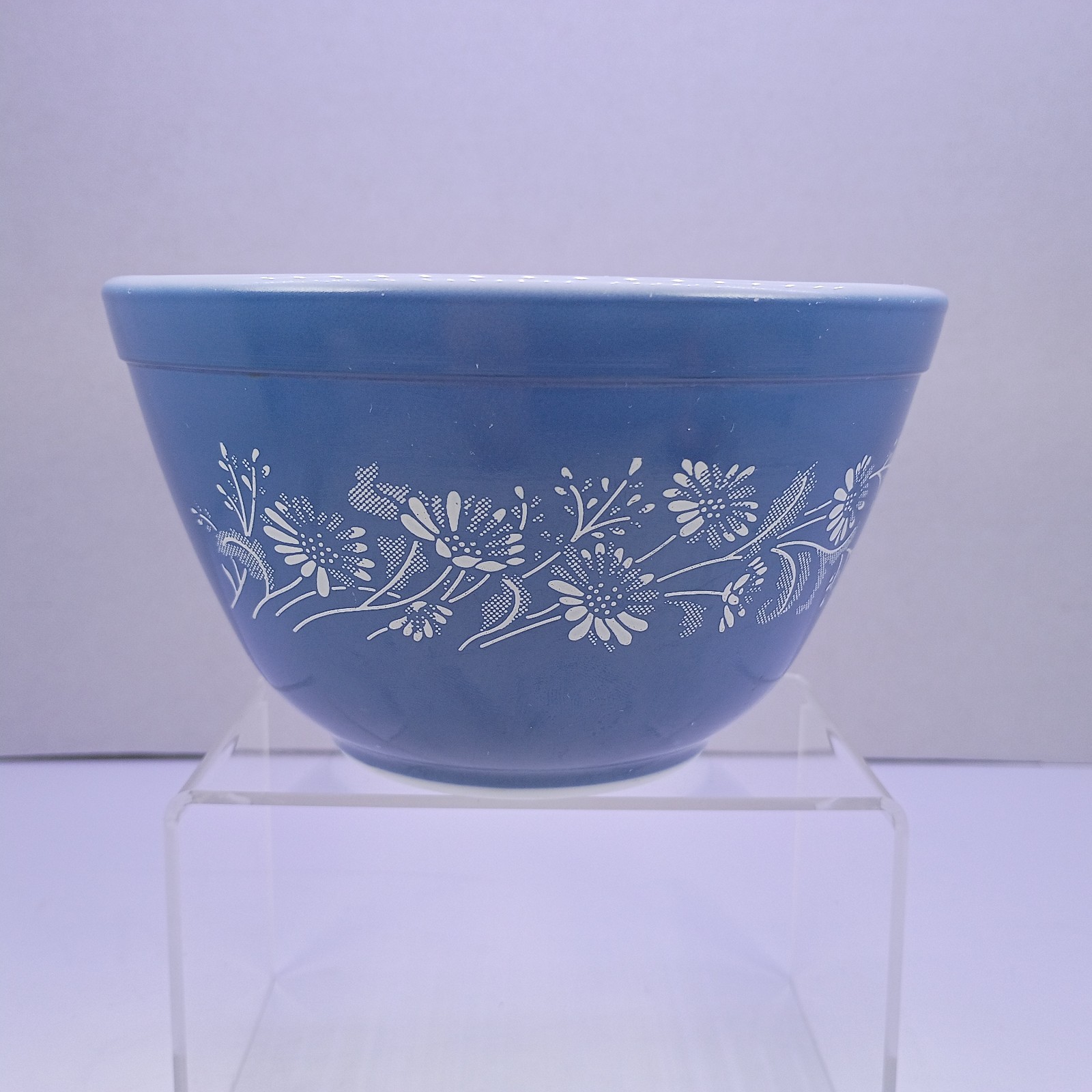 Vintage 1980\'s Pyrex #401 Mixing Bowl Colonial Mist Blue with White Flowers Vintage 1980\'s Pyrex #401 Mixing Bowl Colonial Mist Blue with White Flowers