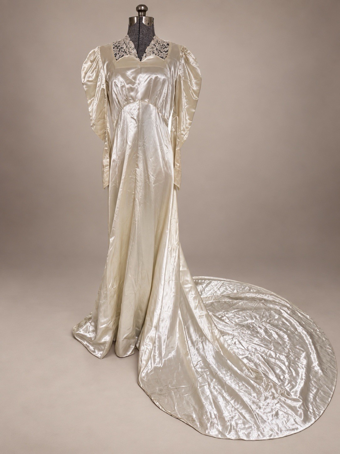 Vintage 1930s/40s Liquid Silk Satin & Lace Wedding Dress Sz S Vintage 1930s/40s Liquid Silk Satin & Lace Wedding Dress Sz S