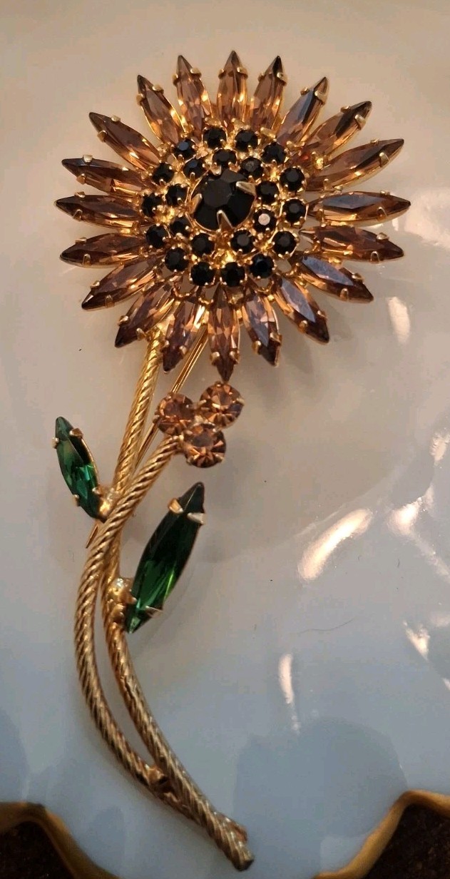 Vintage Signed Napier Book Piece Rhinestone Runway Couture \Flower Brooch