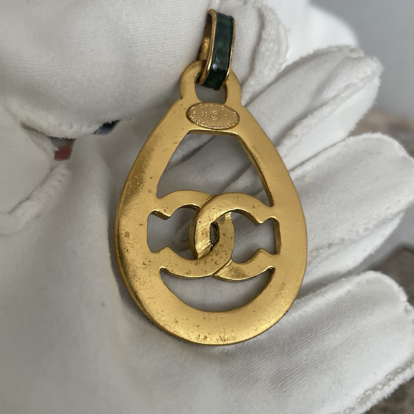 vtg Large CHANEL 1993 reversable Gold Enamel CC Logo Pendant for Necklace Stamp