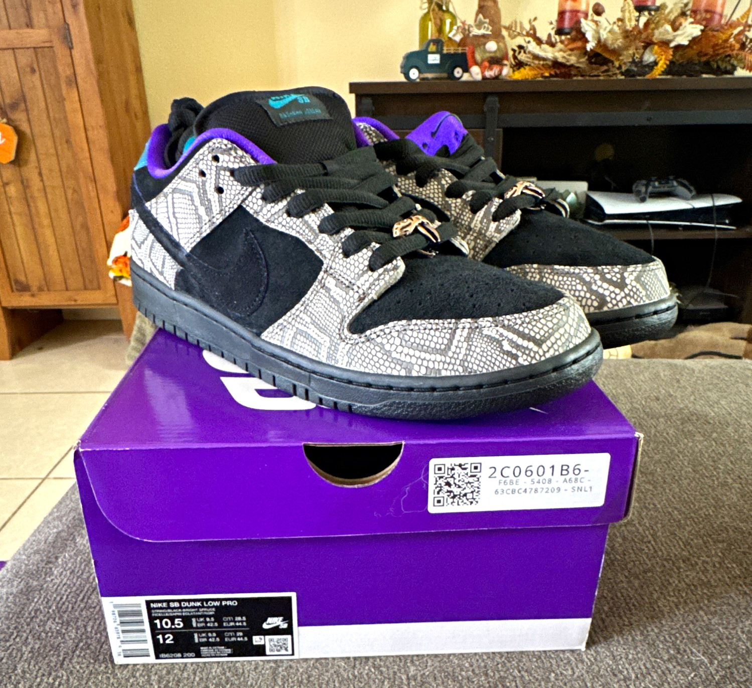 Nike SB Dunk Low Pro Skate Shoes Black/Gray Snakeskin Print Purple US 10.5 Nike SB Dunk Low Pro Skate Shoes Black/Gray Snakeskin Print Purple US 10.5