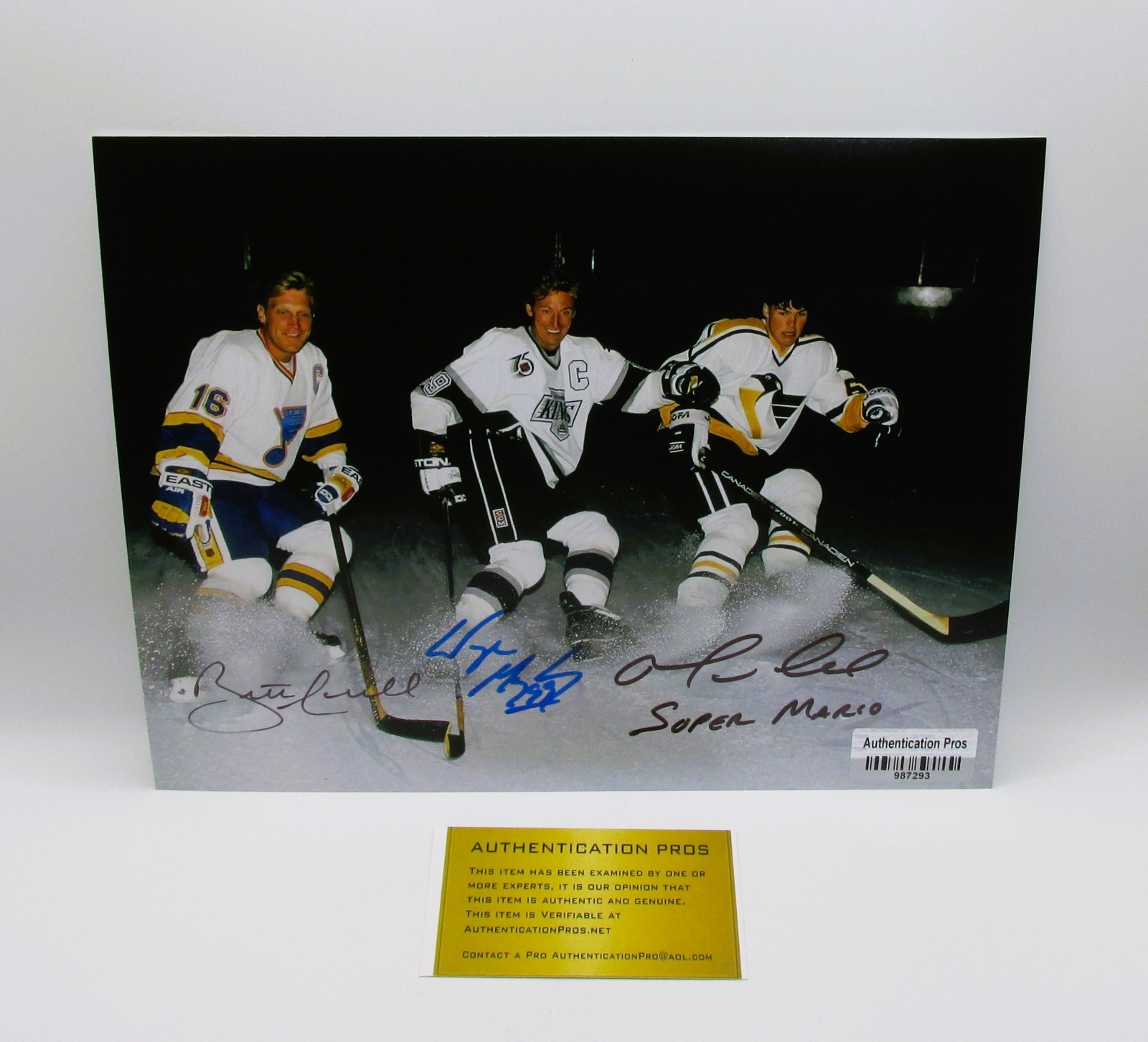 Wayne Gretzky, Mario Lemieux and Brett Hull Signed 8x10 Photo With COA (987293)