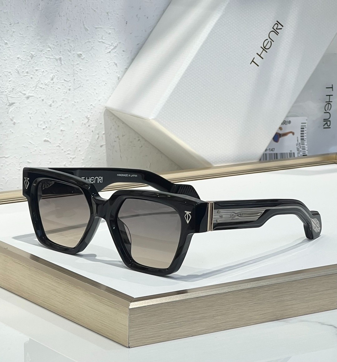 T-HENRI Sunglasses – Model:UTOPIA Size: 53□19-147 T-HENRI Sunglasses – Model:UTOPIA Size: 53□19-147