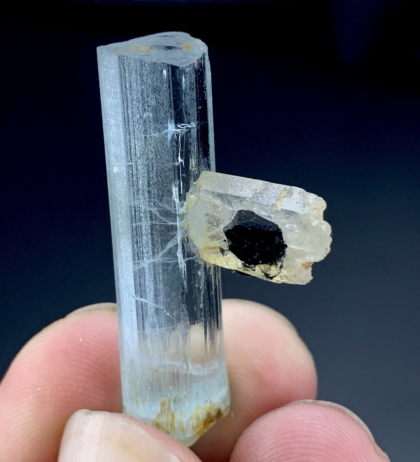 30 Cts Natural Aquamarine Crystal from Pakistan Rare Quality 20x38x19 mm. 30 Cts Natural Aquamarine Crystal from Pakistan Rare Quality 20x38x19 mm.