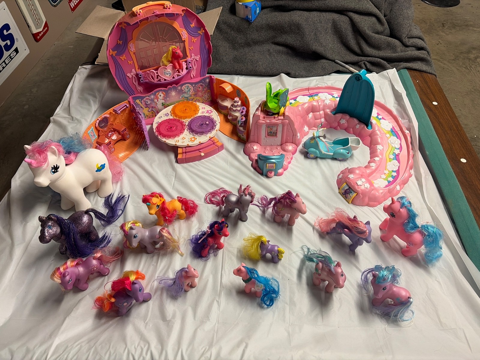 Huge Vintage My Little Pony Lot of 16 ponies