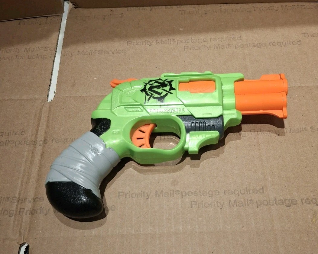 Nerf Zombie (A6562) Strike Doublestrike Blaster Nerf Zombie (A6562) Strike Doublestrike Blaster