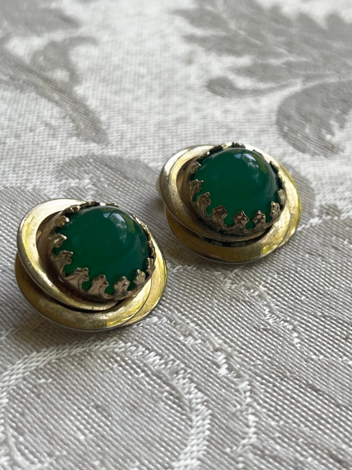 Signed Vintage 1950s KAFIN Of NY Emerald Green Glass Clip-on Earrings