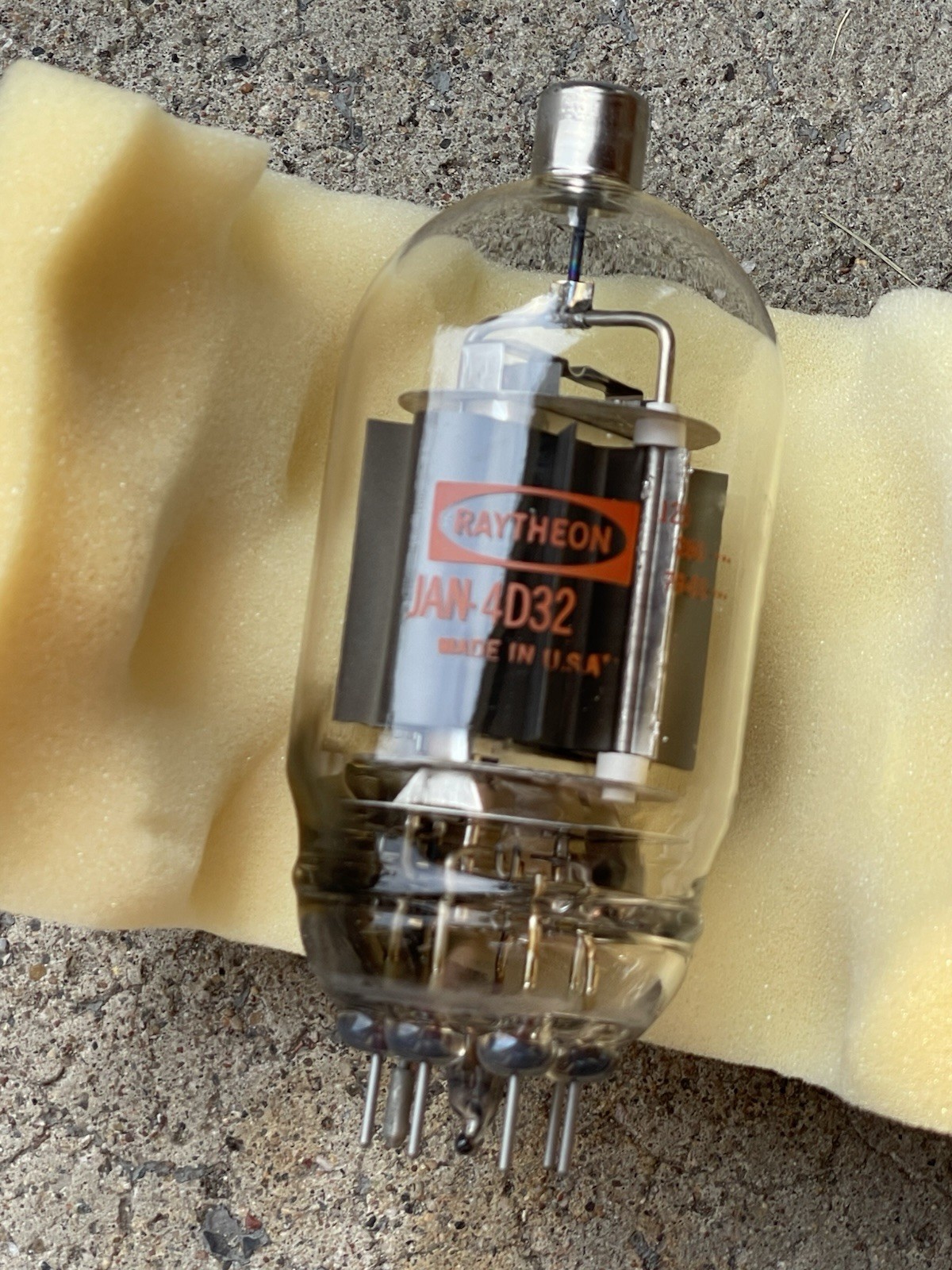 Vintage Raytheon JAN-4D32 / 4D32 Transmitting Beam Tetrode Vacuum Tube NOS