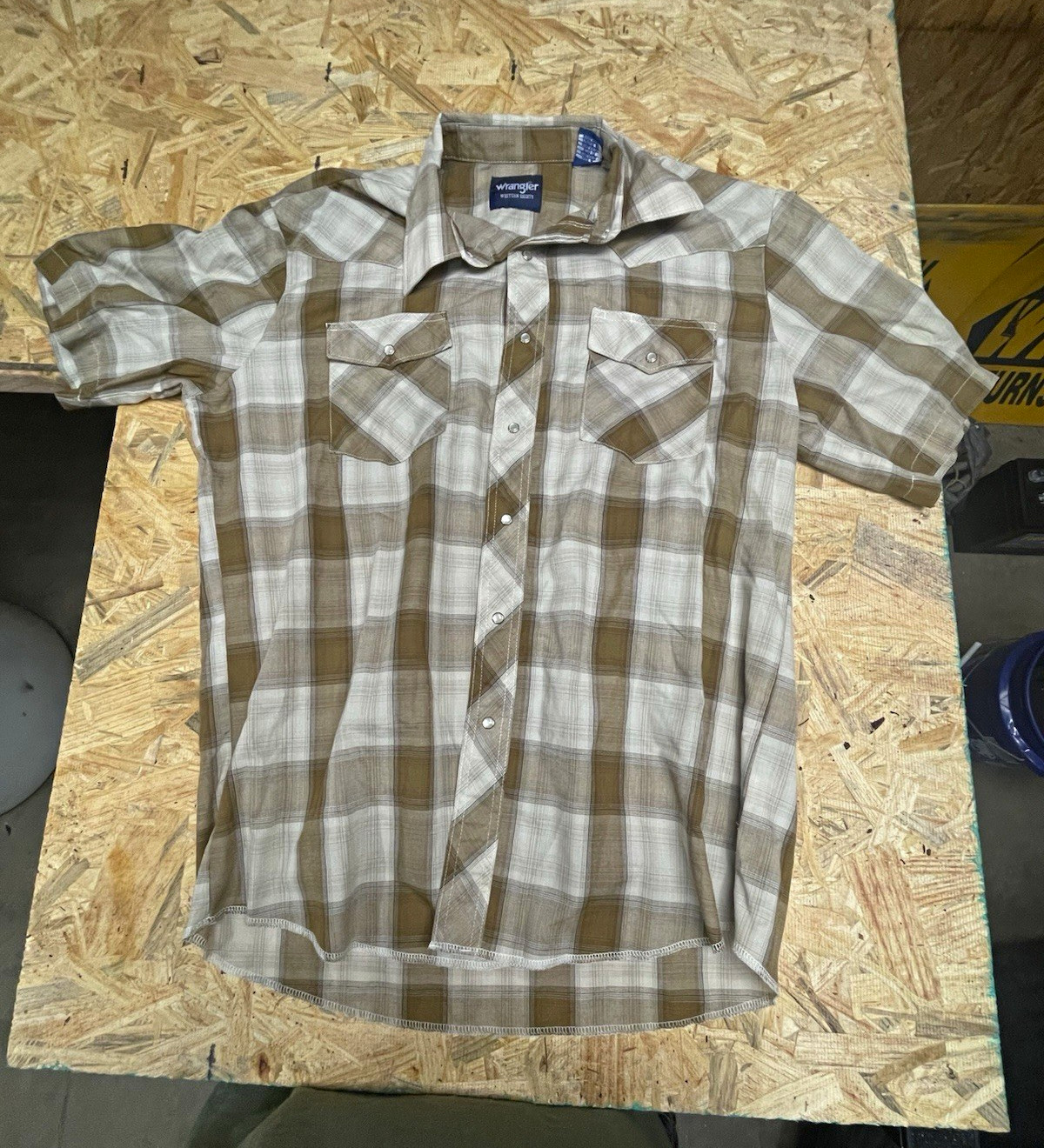 Wrangler Men\'s L Western Plaid Short Sleeve Button-Up Shirt Brown/Beige