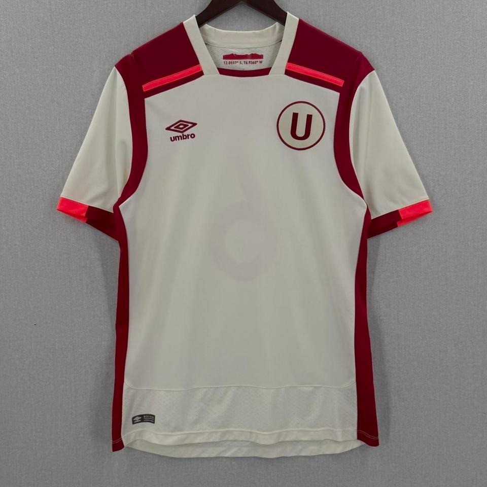 2017 Peru National Soccer Umbro Manuel Vargas Jersey Size Medium