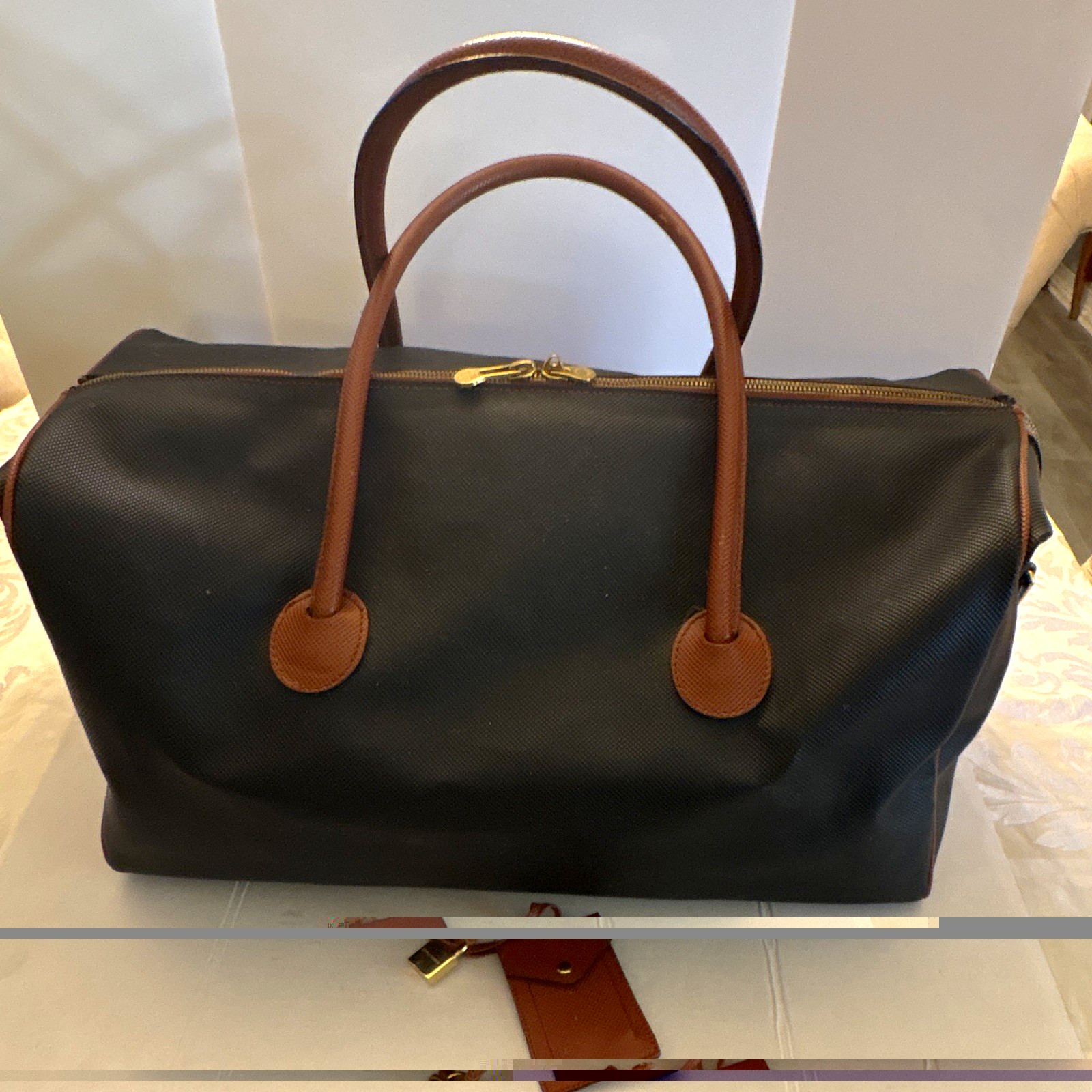Vintage Bottega Veneta Carry-On Weekend Black/Brown Zip-Around Bag w/ Top Handle Vintage Bottega Veneta Carry-On Weekend Black/Brown Zip-Around Bag w/ Top Handle