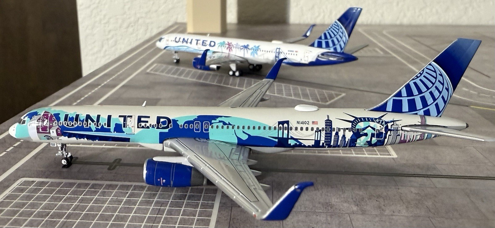 United Boeing 757-200ER N14102 1:400 - New York Theme - Gemini Jets