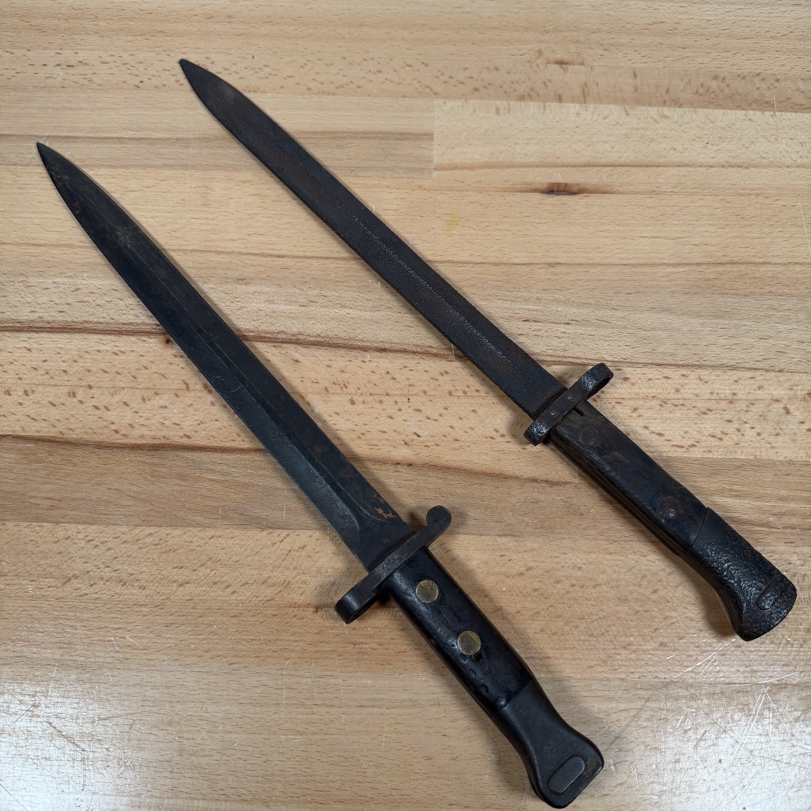 Pattern 1888 Mk II BRITISH LEE METFORD WW1 era BAYONET + Bonus Unknown Bayonet Pattern 1888 Mk II BRITISH LEE METFORD WW1 era BAYONET + Bonus Unknown Bayonet