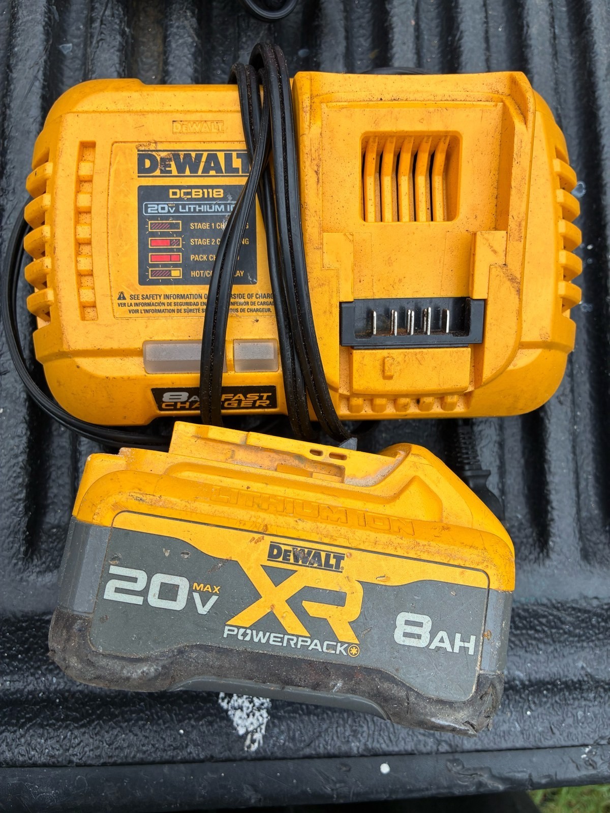 DeWalt DCB118 20V MAX 8A Fast Charger with 20V MAX XR POWERPACK 8.0Ah Battery DeWalt DCB118 20V MAX 8A Fast Charger with 20V MAX XR POWERPACK 8.0Ah Battery