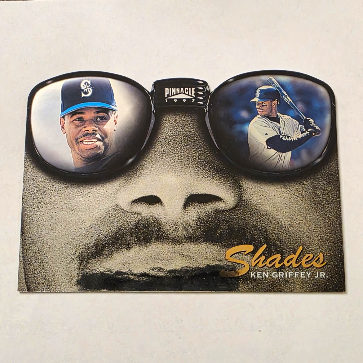 Pinnacle 1997 Pinnacle Shades Insert Ken Griffey Jr. #1/10 Seattle Mariners Pinnacle 1997 Pinnacle Shades Insert Ken Griffey Jr. #1/10 Seattle Mariners