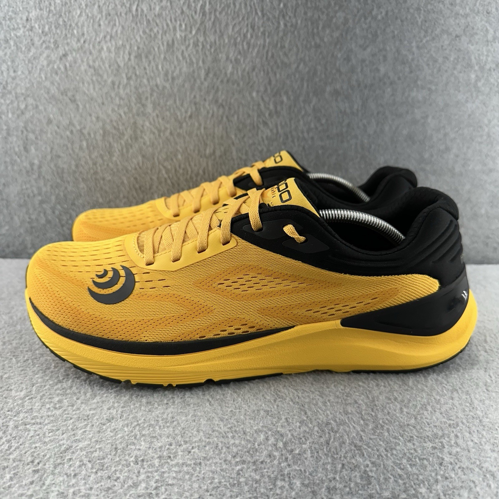 Topo Athletic UltraFly 3 Mens Size 12.5 Yellow Black Running Shoes Sneakers