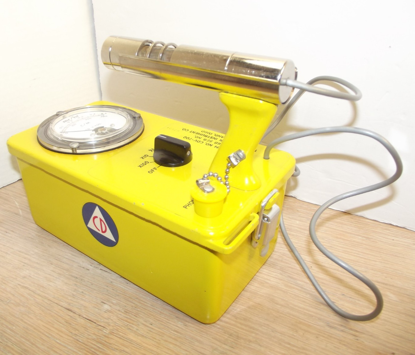 Vintage 1950\'s - 1960\'s Civil Defense Victoreen CDV-700 Model 6B Geiger Counter