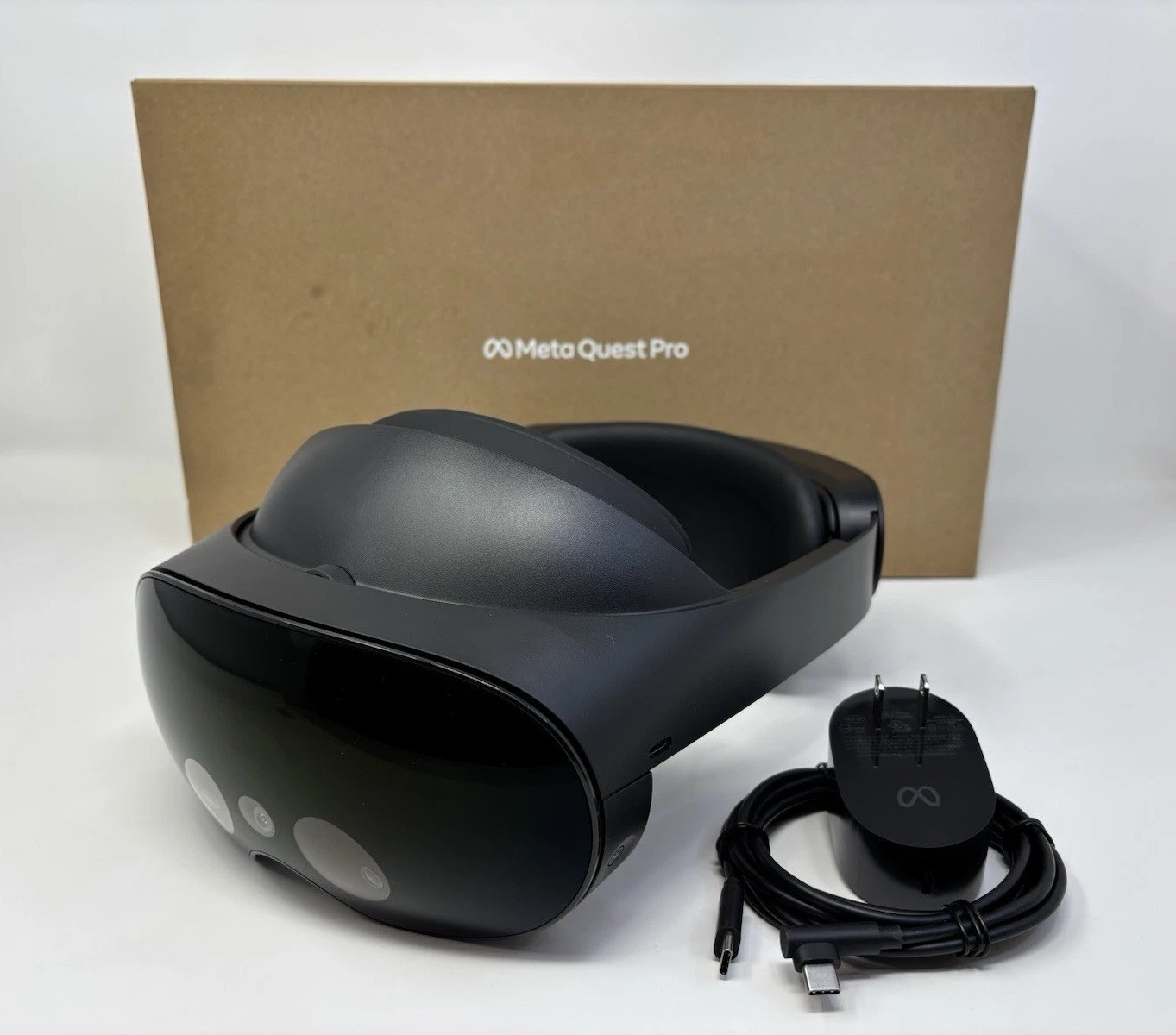 Meta Quest Pro VR Headset 256GB with Original Box Charger and Light Blockers